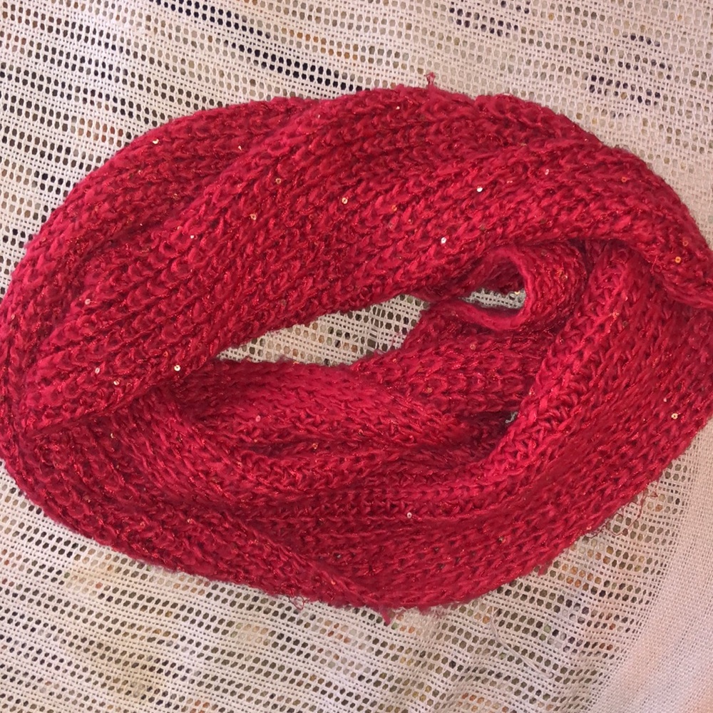 Red infinity scarf 🧣
